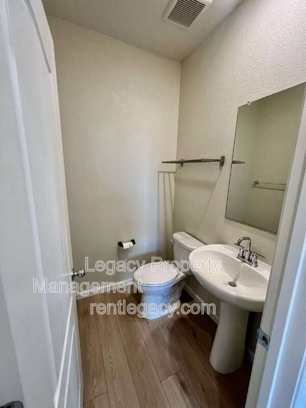 Building Photo - 436 Rose St