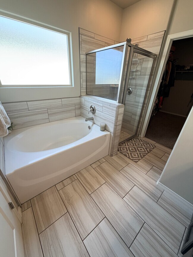 Building Photo - 1418 Santa Thomas St