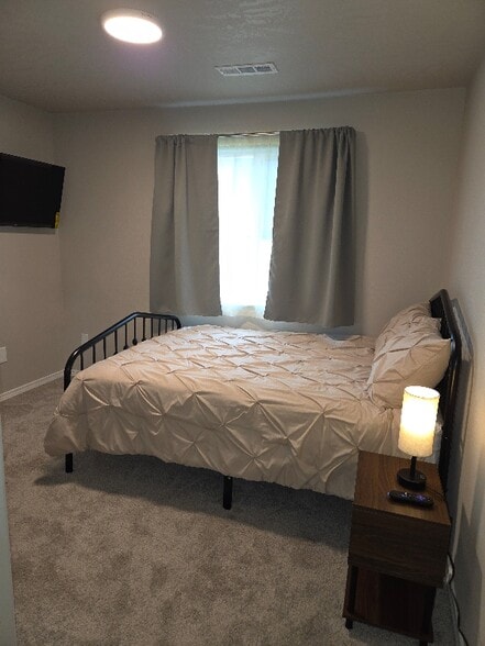 Building Photo - 600 Van Wy