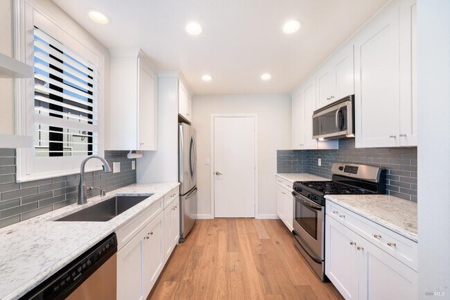 Building Photo - 1100 Princeton Dr