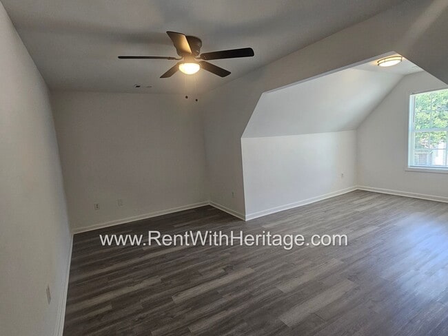 Building Photo - Awesome 3 bd/ 2ba With Everything Brand Ne...