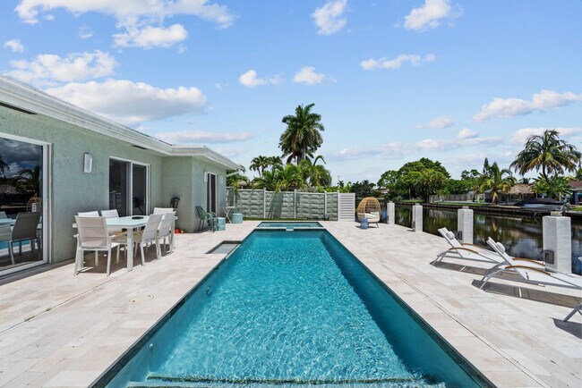 Building Photo - 2001 NW 36th St