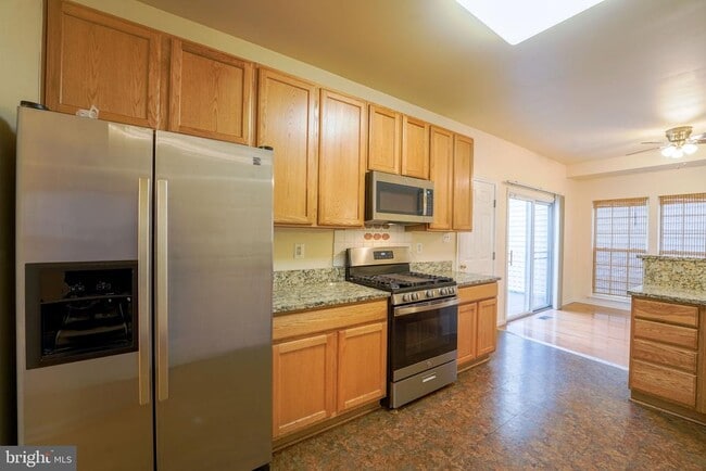 Building Photo - 303 Highland Ridge Ave