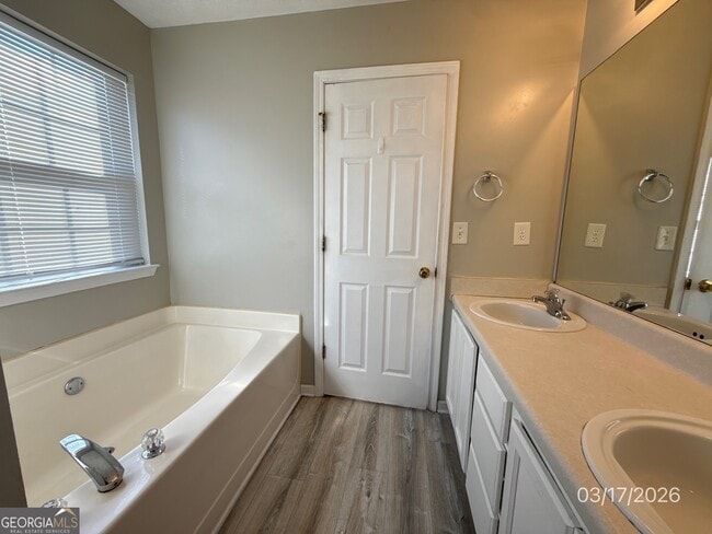 Building Photo - 2021 Gates Ct