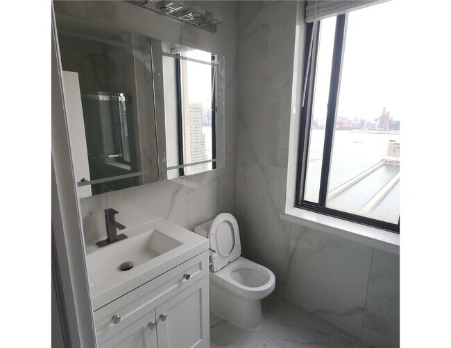 Building Photo - 45 River Dr S