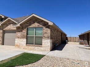 Building Photo - Pre-leasing 3 bed 2 bath Move In Ready! Co...