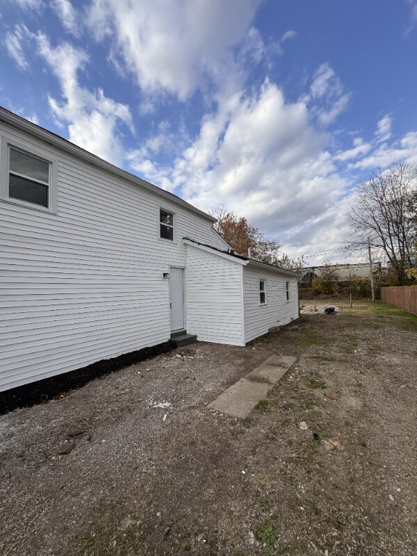 Building Photo - 296 Summer St