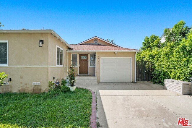 Building Photo - 17434 Emelita St