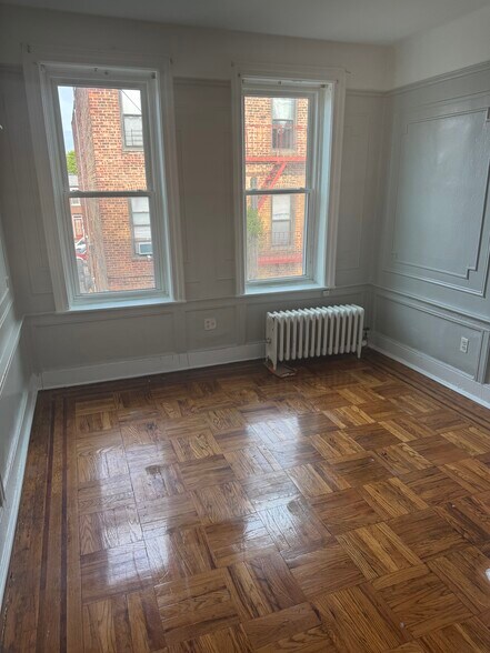 Building Photo - 821 Troy Ave