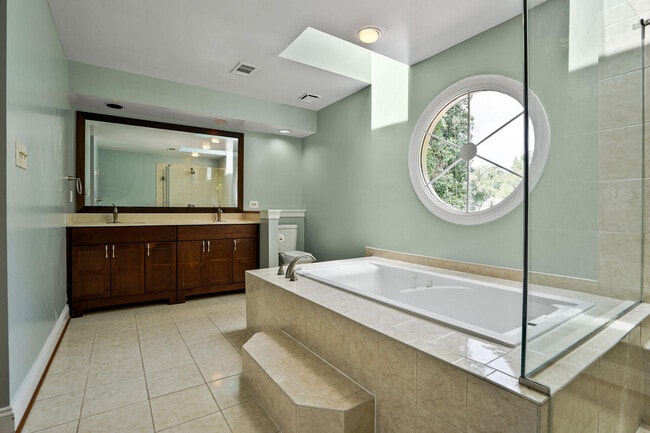 Building Photo - 7204 Quiet Cove