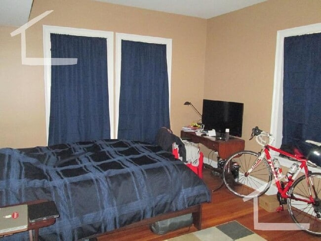 Building Photo - HUge 4 bed in Brookline