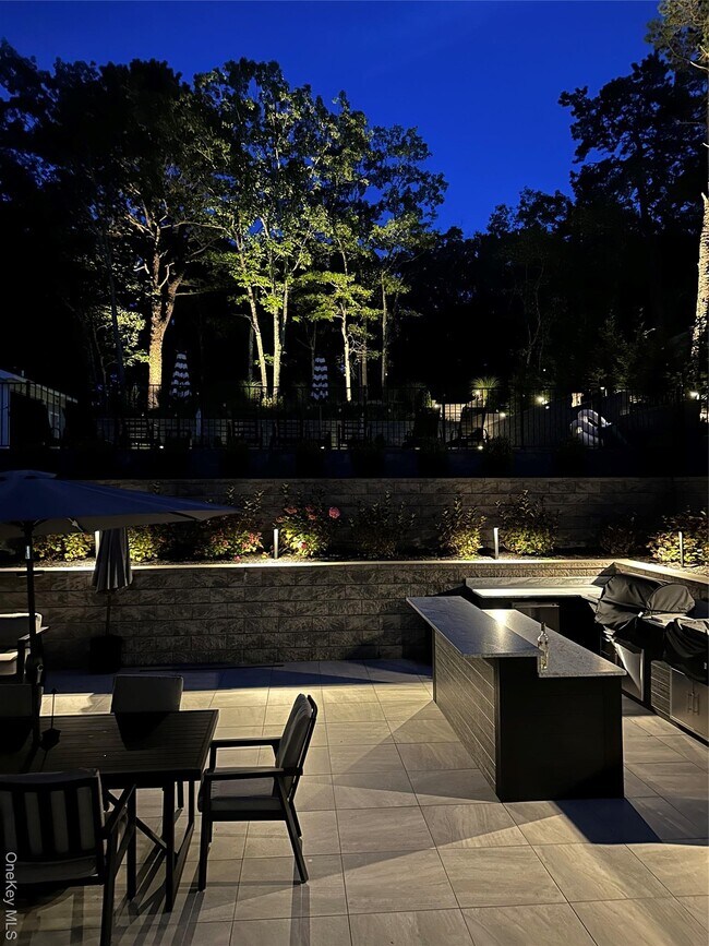 Building Photo - 6 W Landing Rd