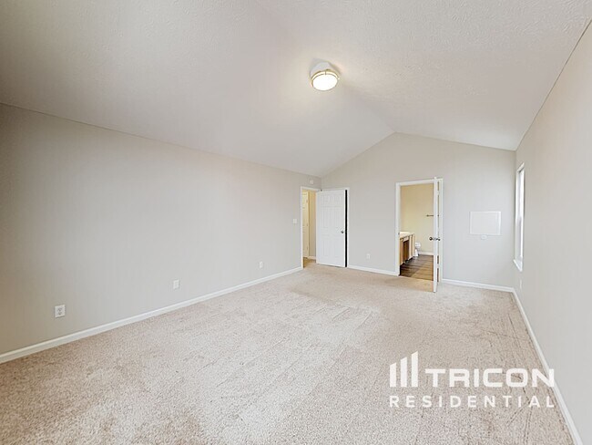 Building Photo - 6628 Waterstone Dr