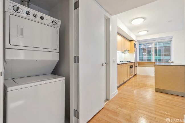 Building Photo - 301 Mission St