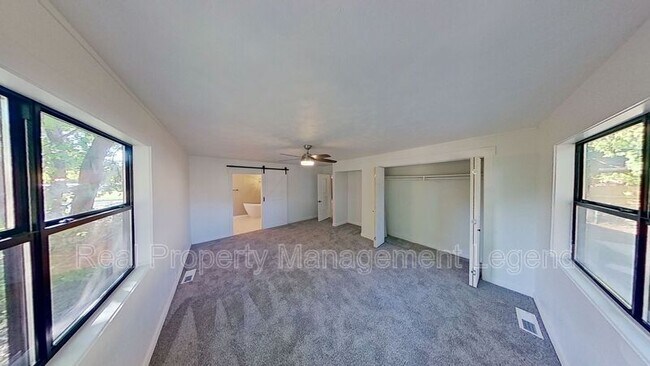 Building Photo - 1811 N Crockett St