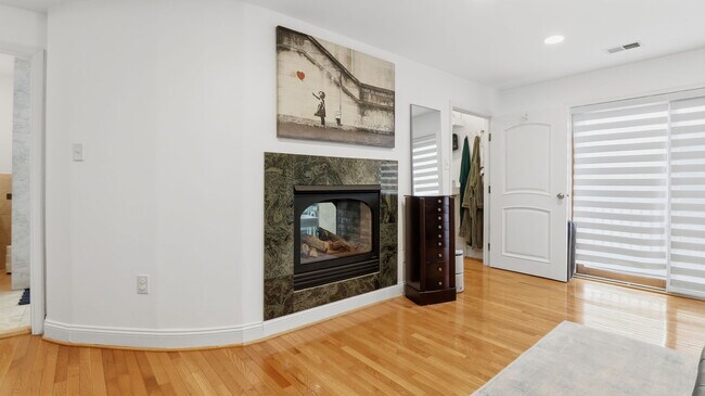 Building Photo - 30 Longfellow St NE