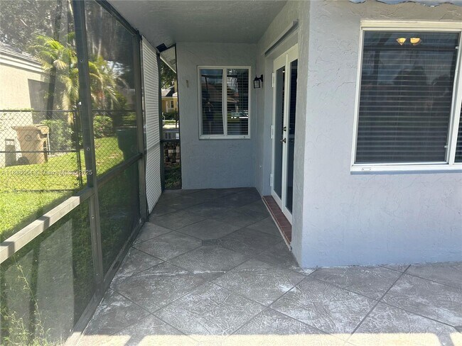 Building Photo - 2939 Myrtle Oak Cir