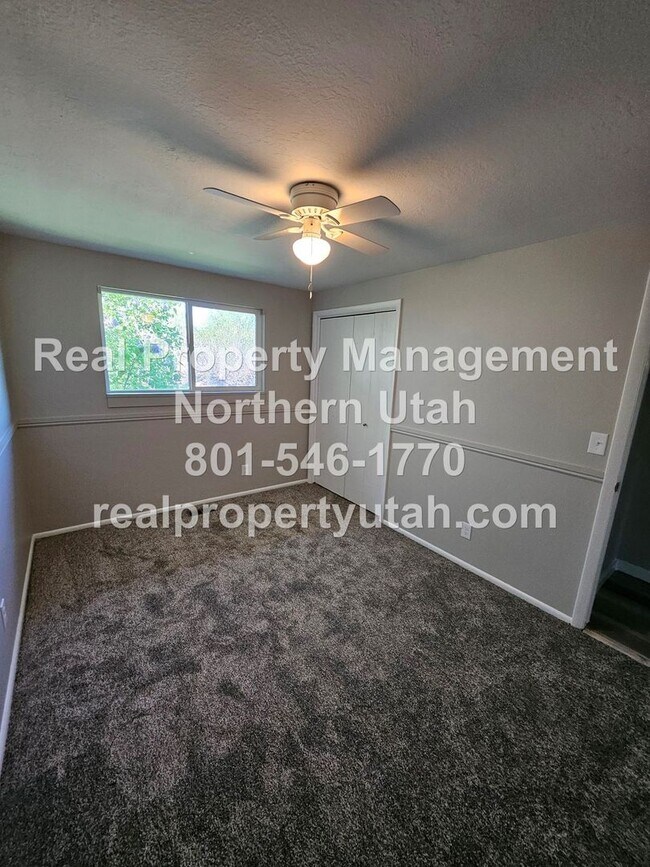 Building Photo - Lovely 5 Bedroom Home in Layton Available Now!