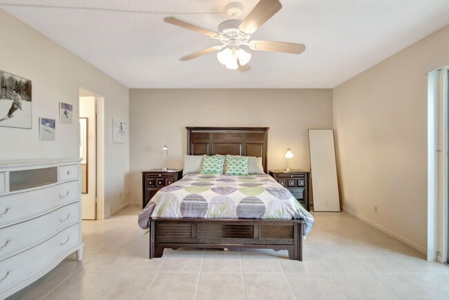 Building Photo - 4050 Cornwall C