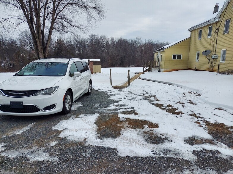 Parking lot - 410 S Geyers Church Rd