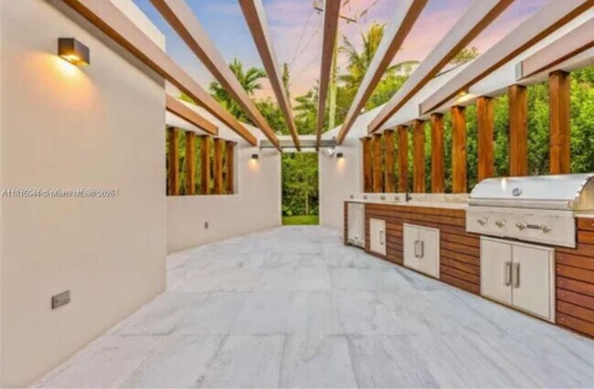 Building Photo - 223 S Shore Dr