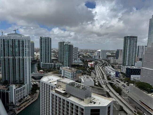 Building Photo - 200 Biscayne Blvd Way