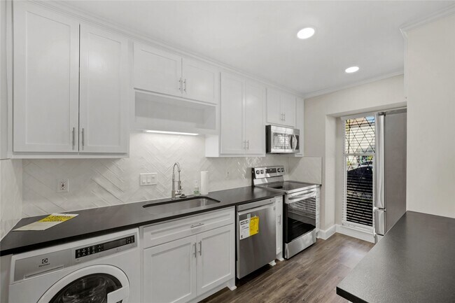 Building Photo - 2218 Winrock Blvd