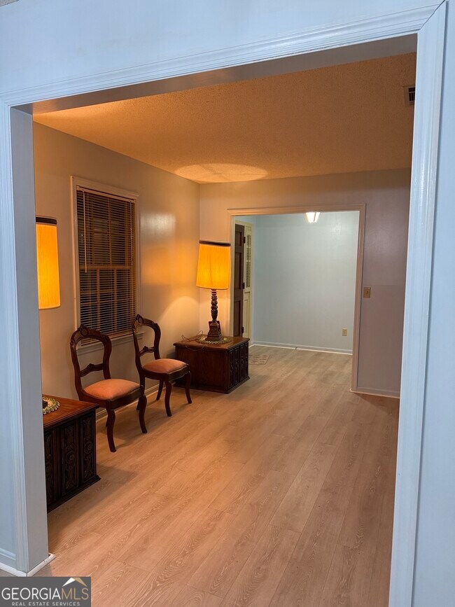 Building Photo - 101 Smoke Rise Dr