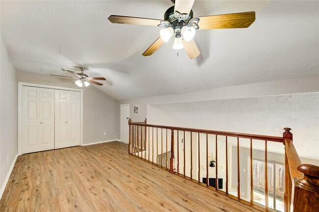 Building Photo - 5255 Beaverbrook Dr