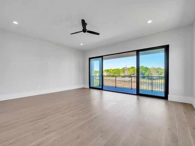 Building Photo - 330 Kelly Plantation Dr