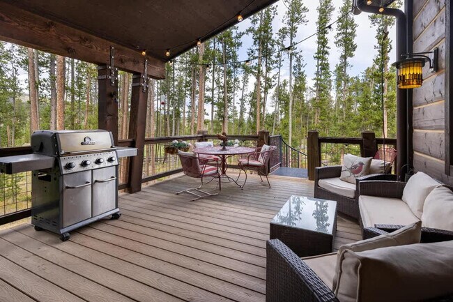 Building Photo - 195 Marks Ln