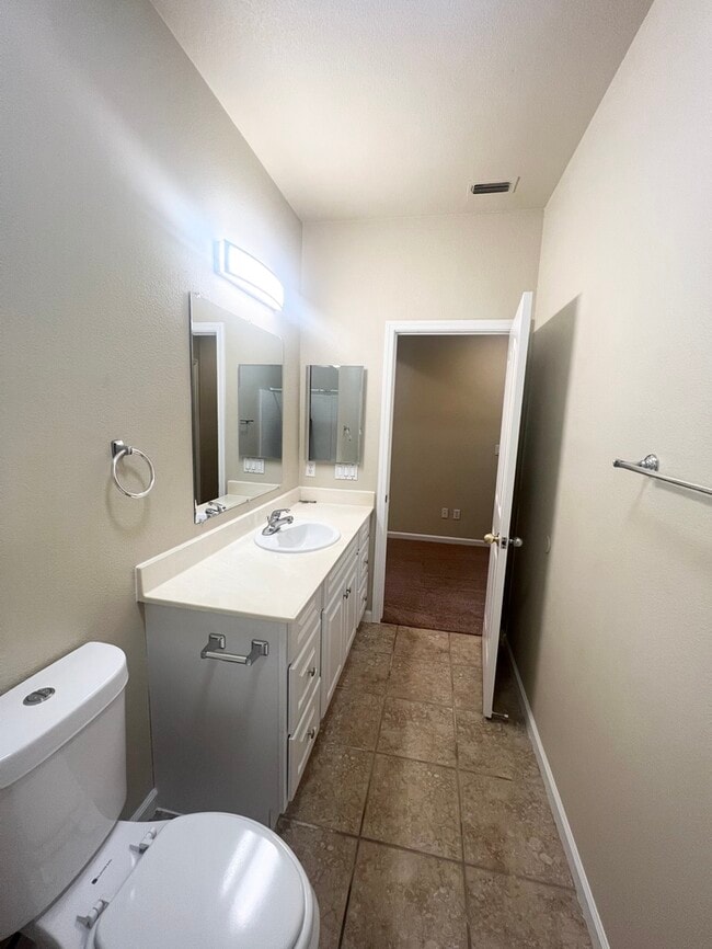 Building Photo - 1732 Hiawatha Dr