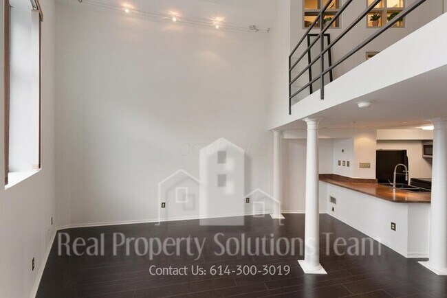 Building Photo - Downtown Condo!