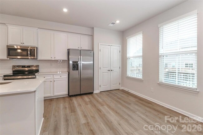 Building Photo - 5038 Springarn Ct