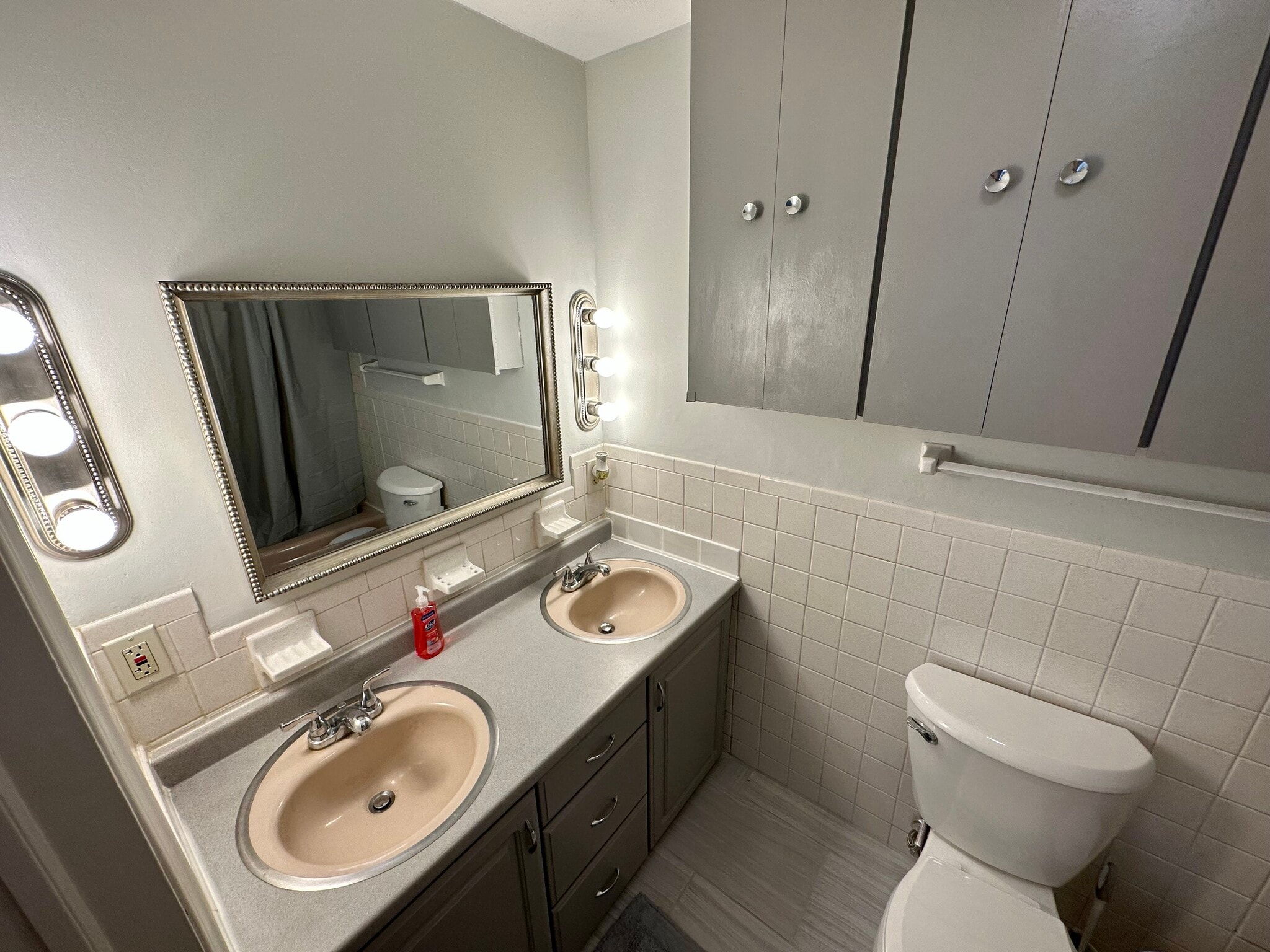 Building Photo - 160 Sunset Dr