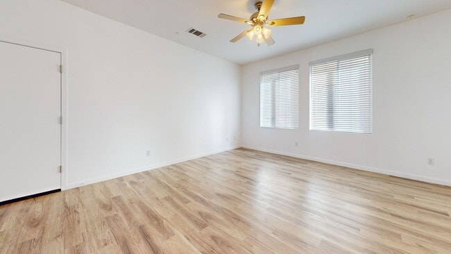 Building Photo - 5529 N Valdez