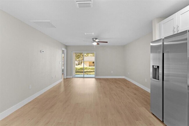 Building Photo - 9170 N Travis Dr