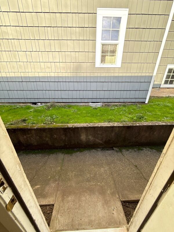 Building Photo - 235 Kearney St S