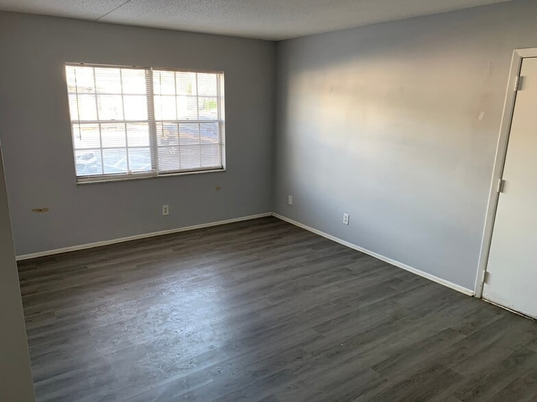 Building Photo - 1 Bed/1 Bath - Unit 206