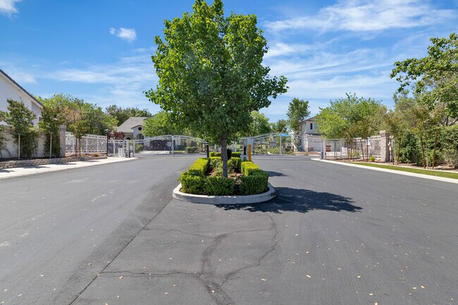 Building Photo - 1568 Lamplight Village Ln