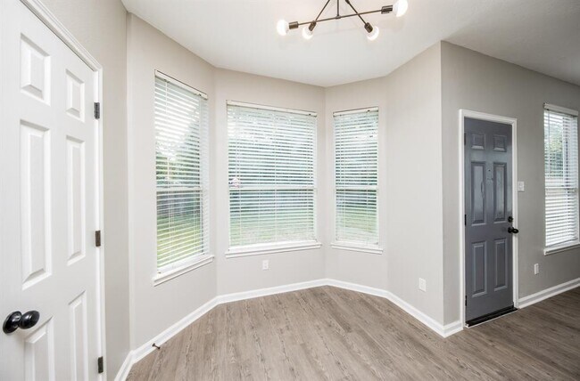 Building Photo - 14011 Cypress Falls Dr