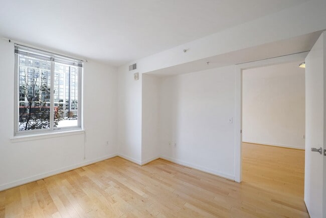 Building Photo - 1BR w/ Parking, Pool, & Fitness Center plu...