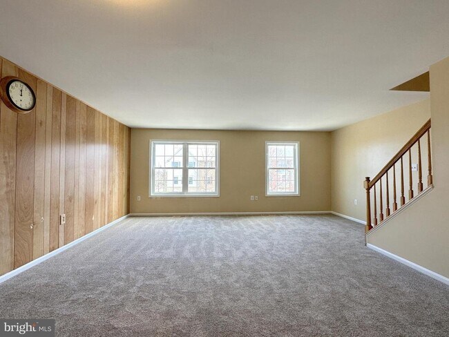 Building Photo - 102 Ridge Ct