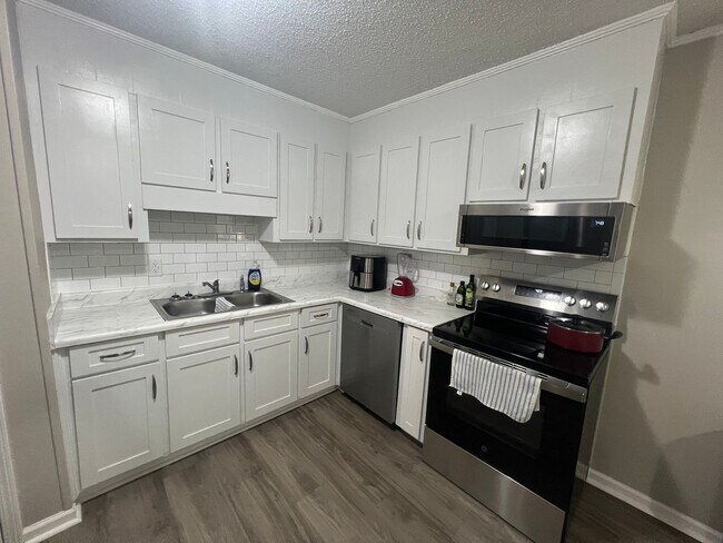 Building Photo - 3502 Willow Ln