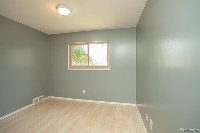 Building Photo - 25568 Thomas Dr