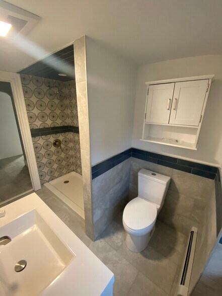 Building Photo - 750 Academy Ave