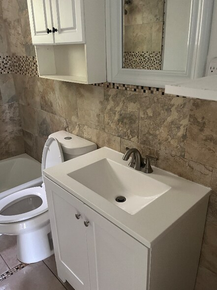 Building Photo - 702 N L St