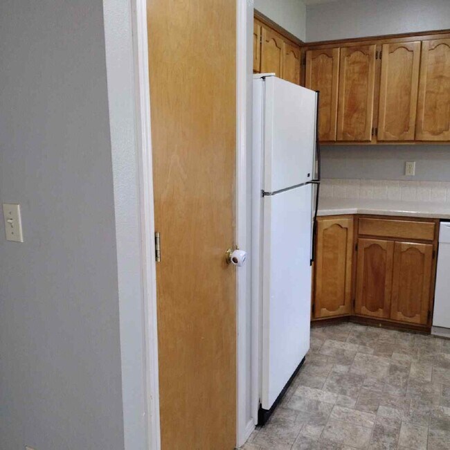 Building Photo - Mitchell Duplex