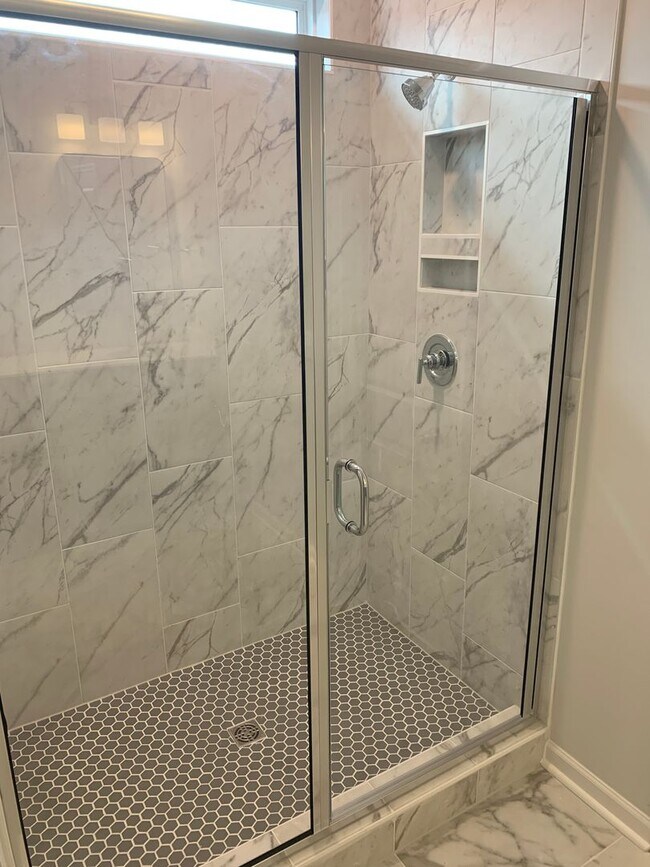 Building Photo - Modern Living in Windsor Hill