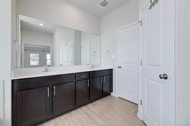 Building Photo - 301 Bright Star Ln